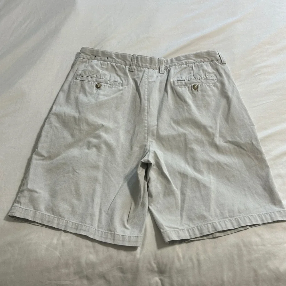 Izod pleated chino